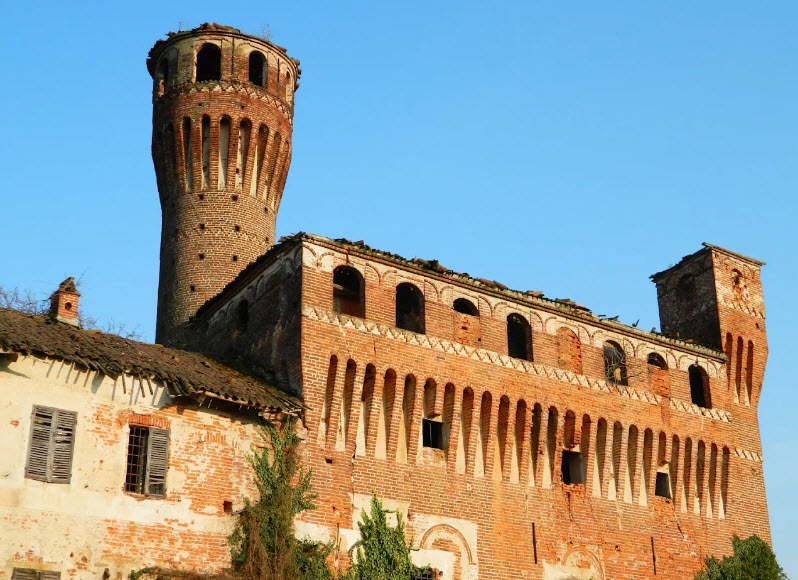Castello di Vettignè, Italy